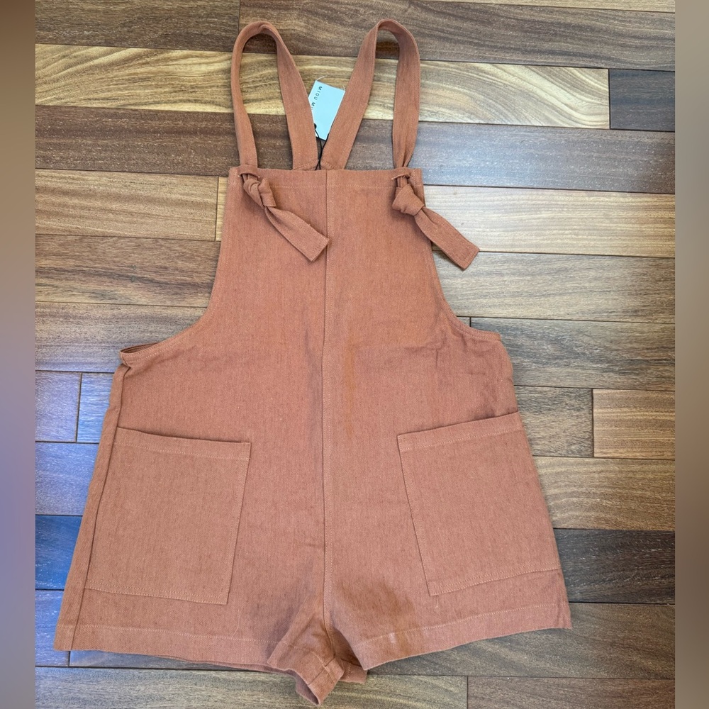 Miou Muse new with tag size medium